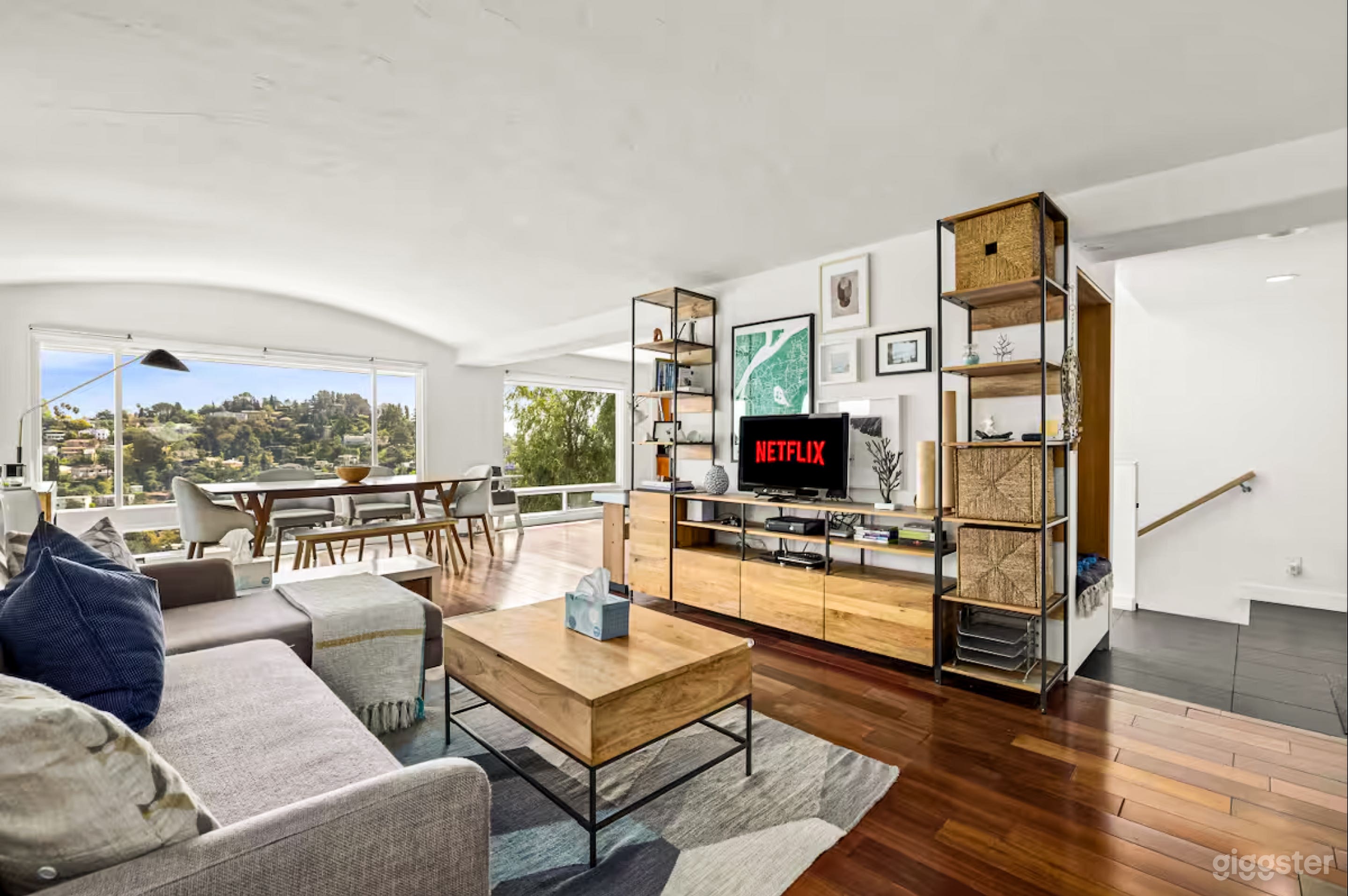 Sleek Modern Home with Bright Interiors &amp; Minimalist Style Photo 2