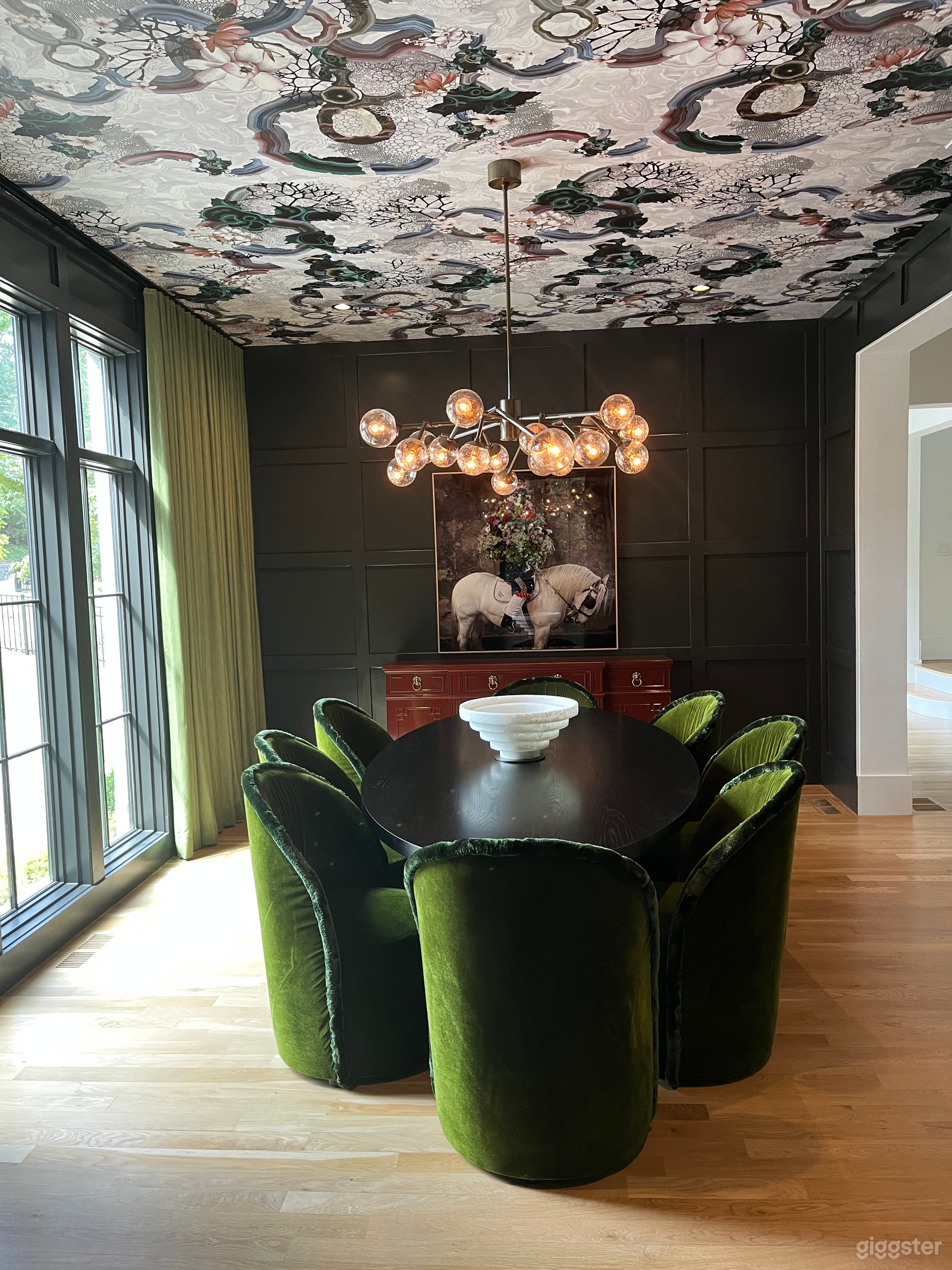 Contemporary open layout home Photo 4