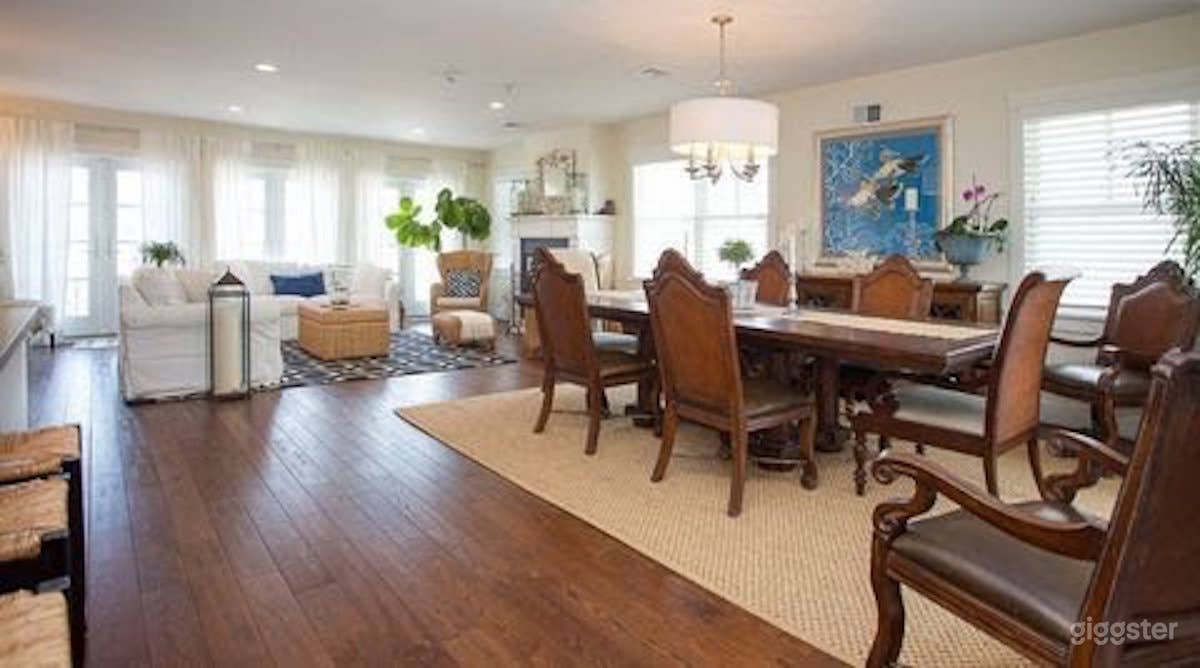 Large Modern Beach Block House Photo 4