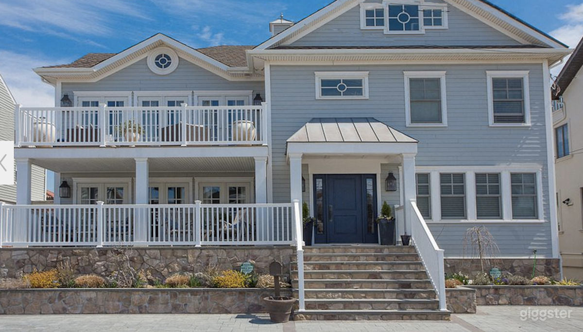 Large Modern Beach Block House Photo 2