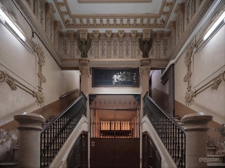  Modernistisches Kunstzentrum des 19. Jahrhunderts – Rohes Industrieinterieur + C 