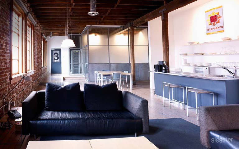  Vintage Modern Recording Studio 3 