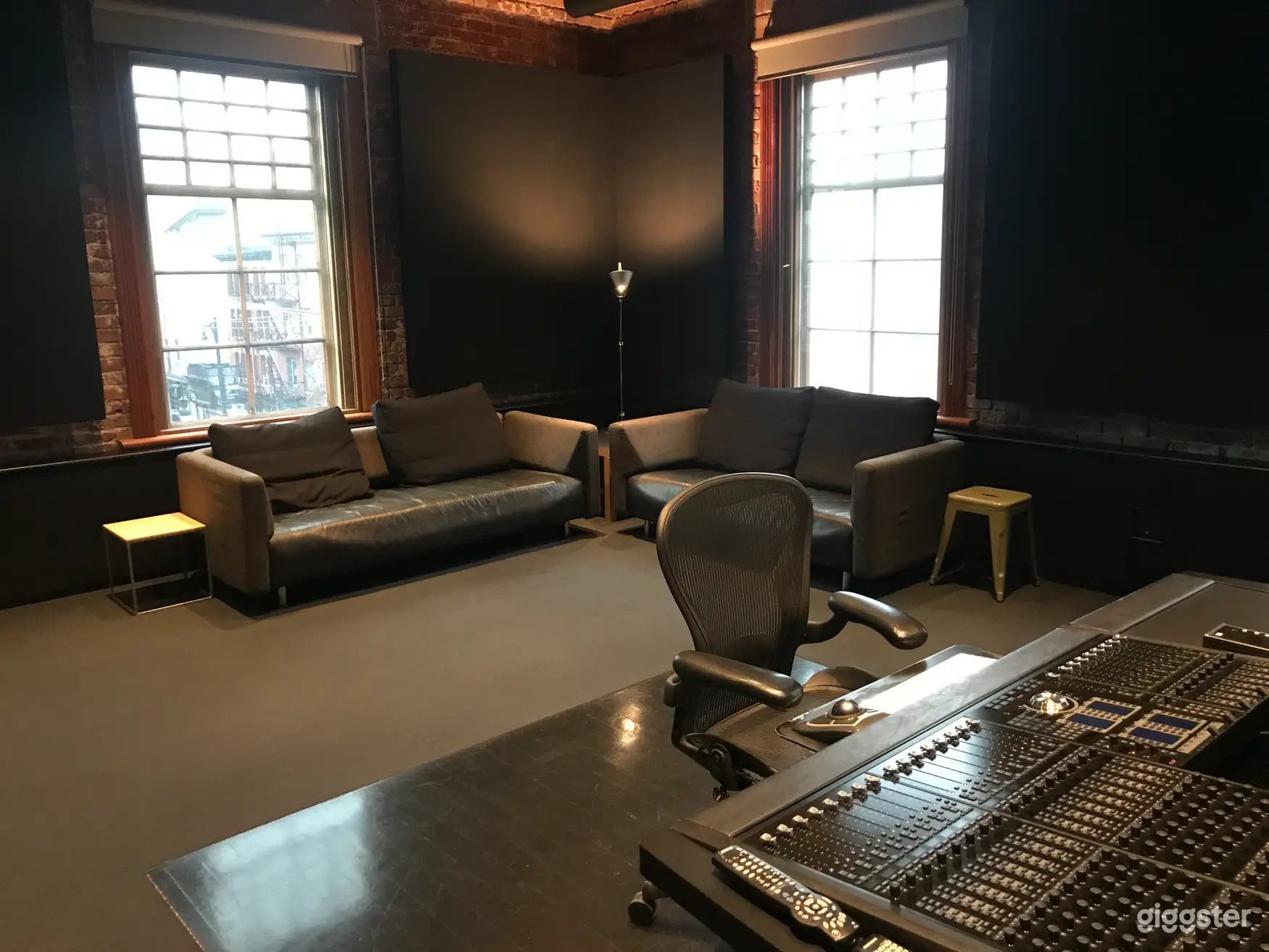 Vintage Modern Recording Studio 3 Photo 1