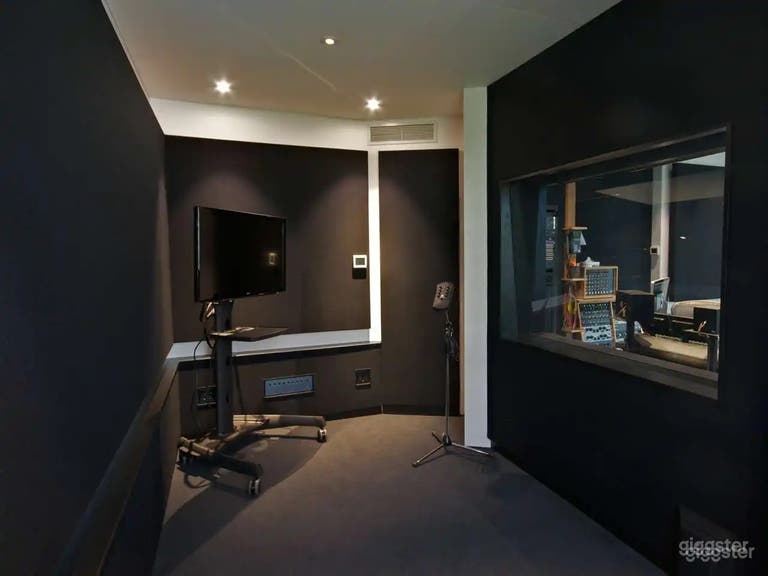  Vintage Modern Recording Studio 3 