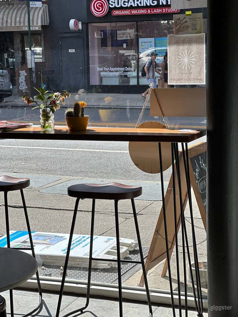  Cozy Coffee Shop and Art Gallery 