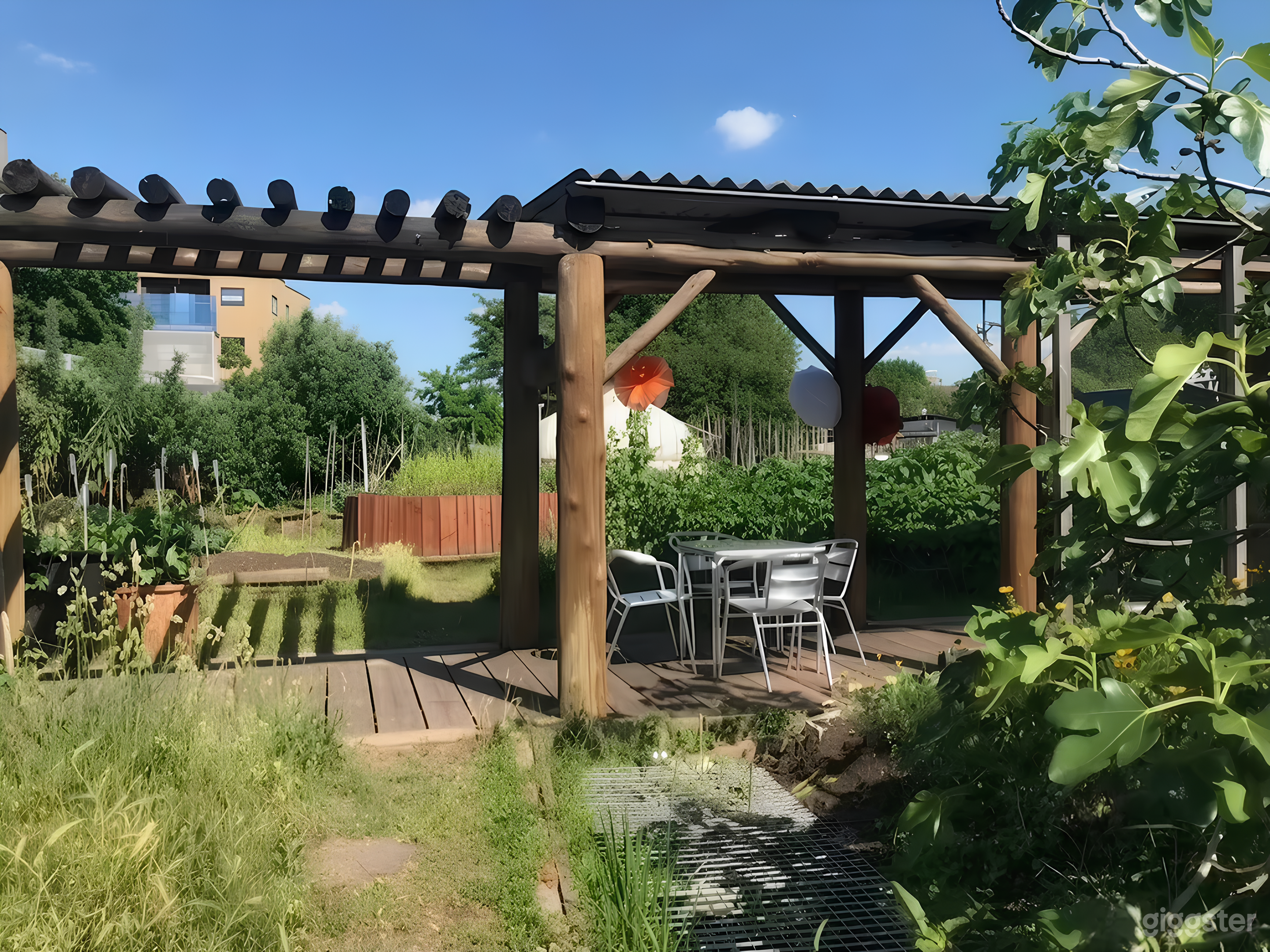 The Covered Walkway Photo 4