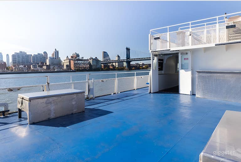  Open-Air Rooftop Deck – Stunning Views 