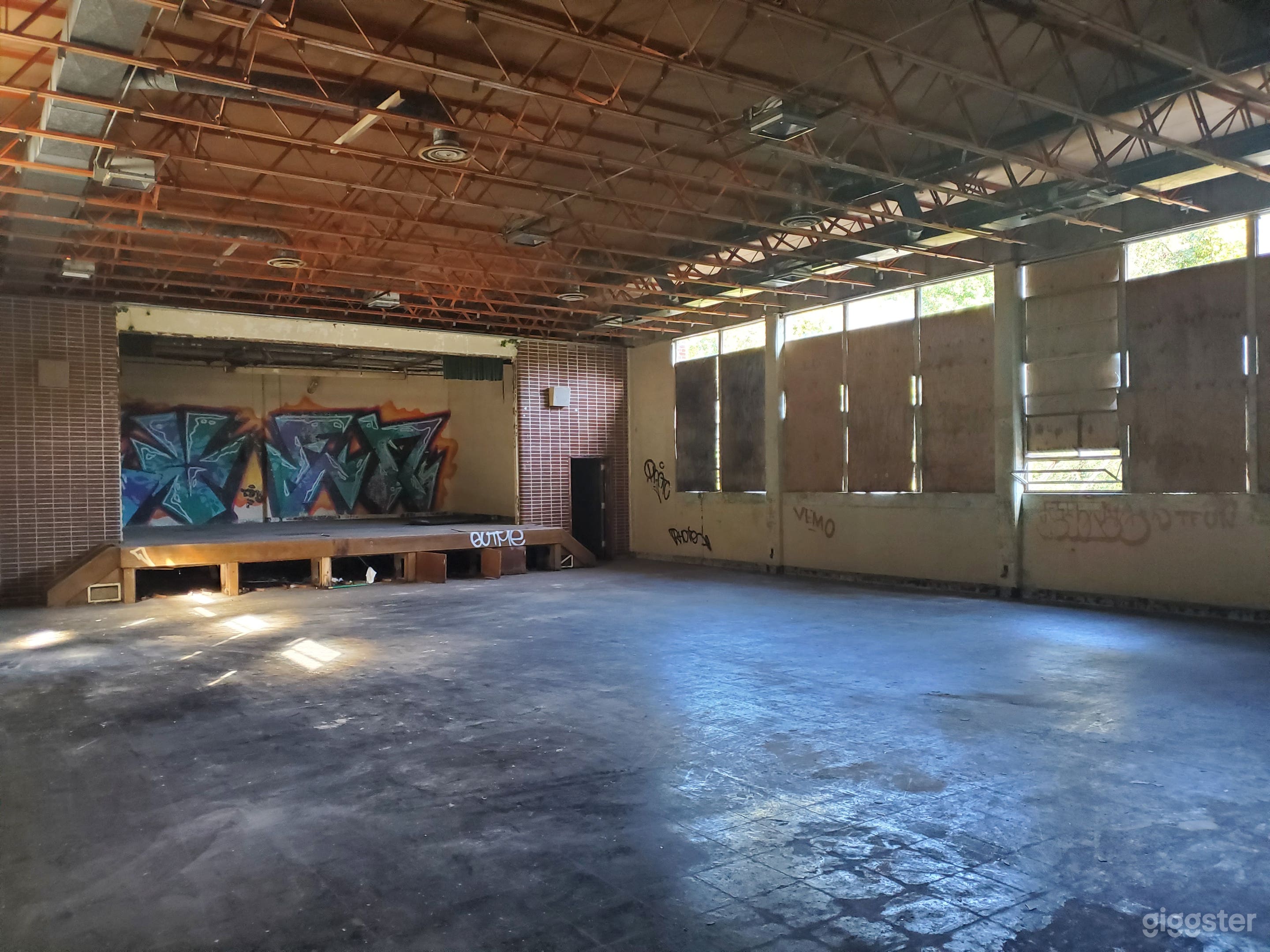 Vacant &amp; Abandoned Building Photo 2