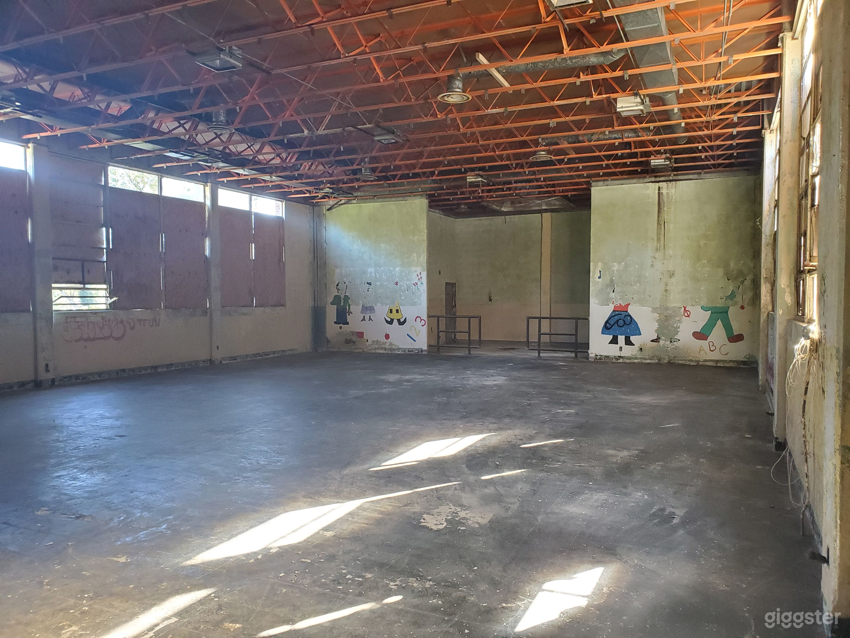 Vacant &amp; Abandoned Building Photo 4