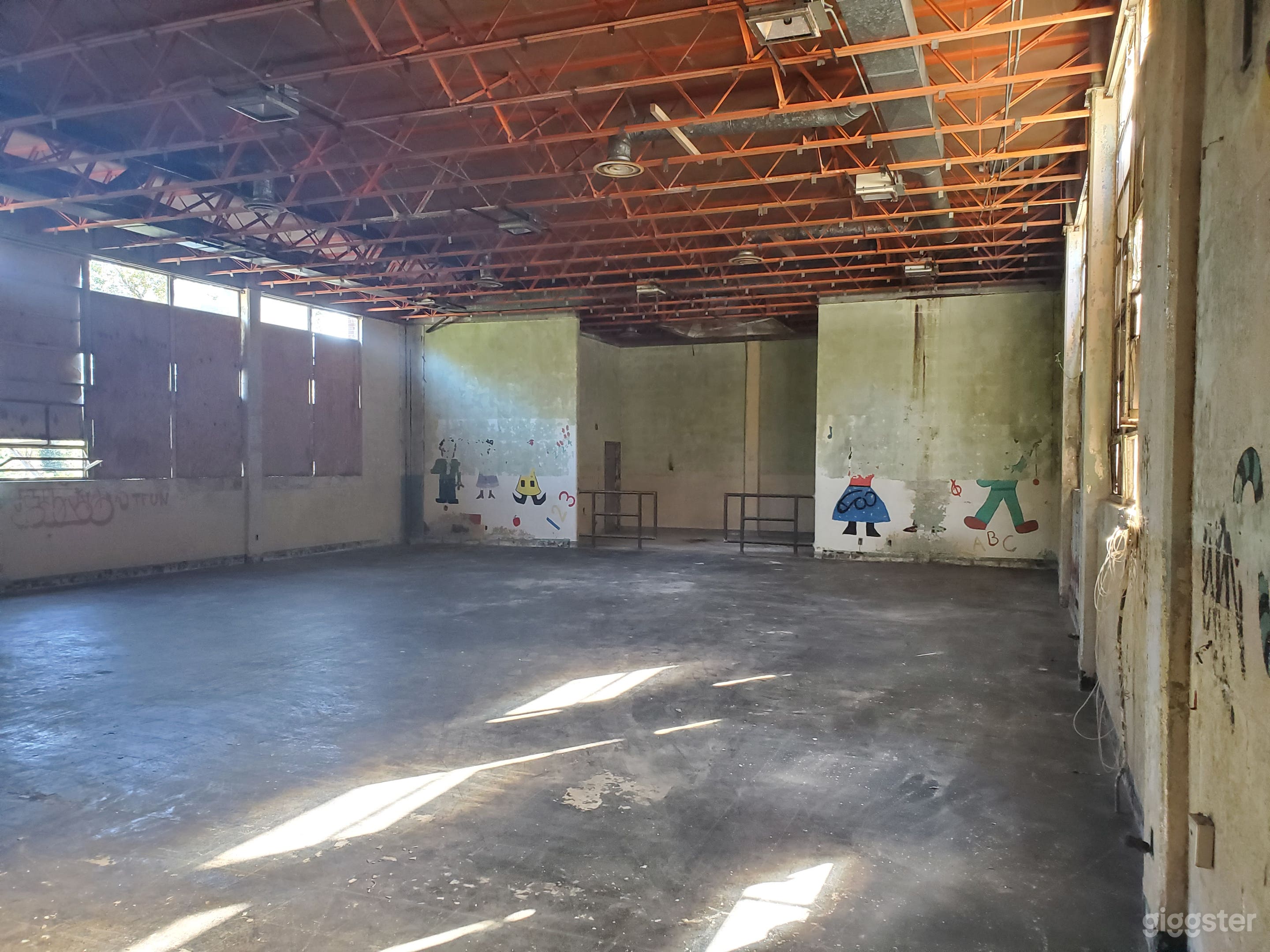 Vacant &amp; Abandoned Building Photo 3