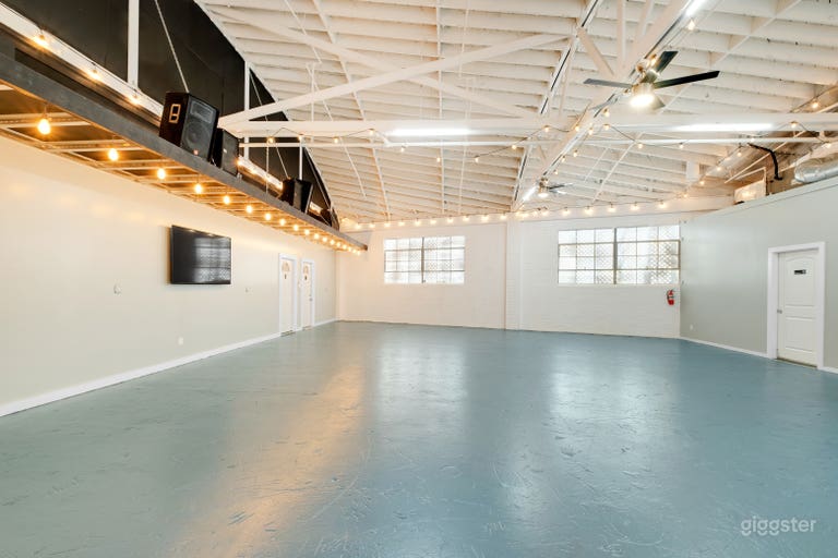  Bright Open Plan Warehouse in Culver City 