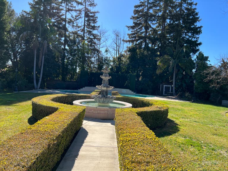  Extravagant Pool Garden with a Water Fountain  