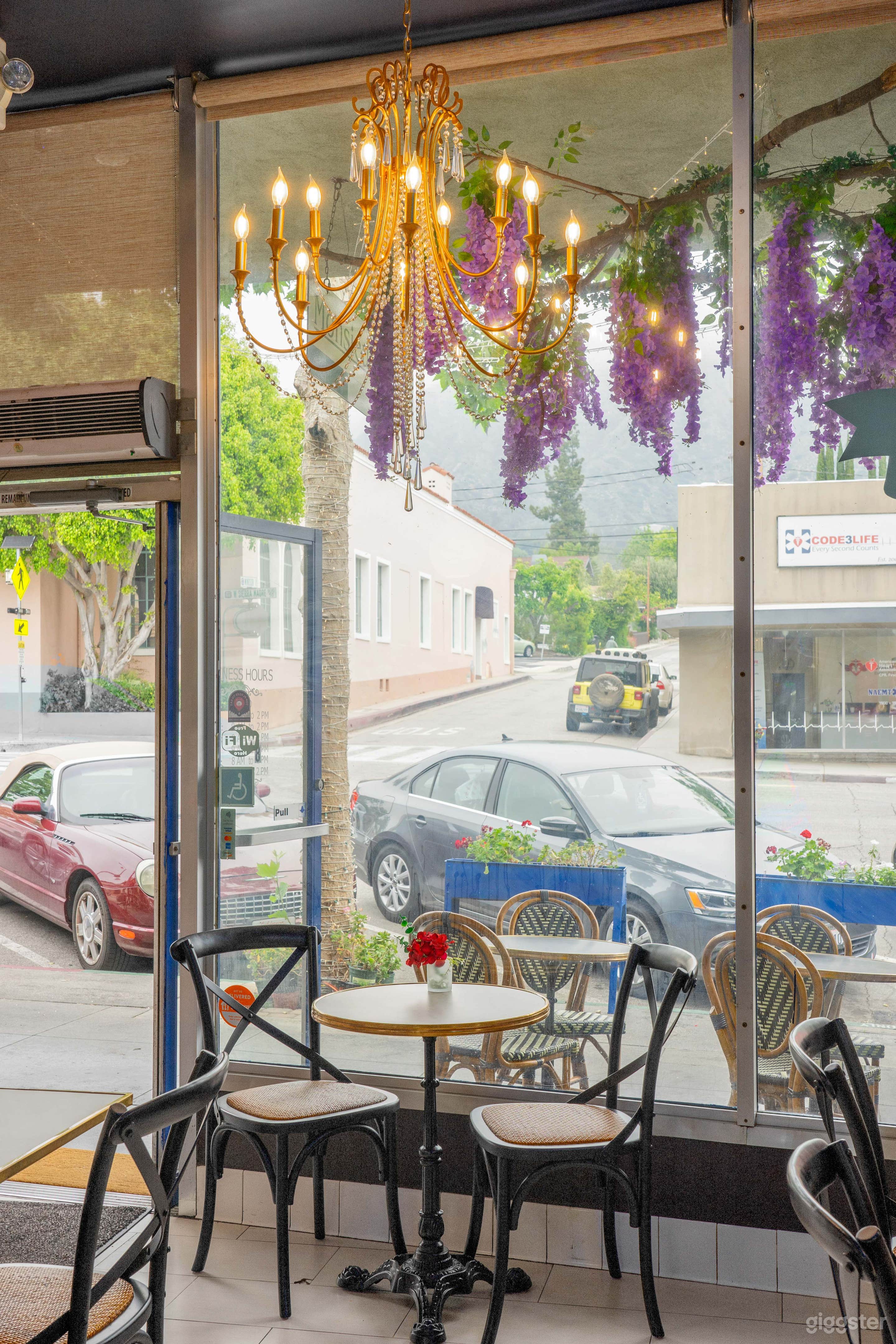 Fashionably Decorated French Cafe Photo 3