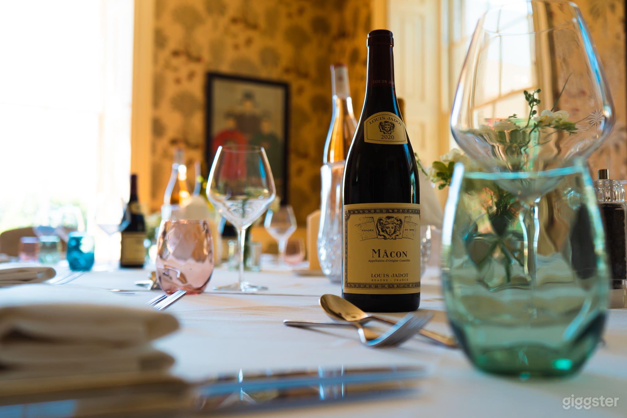 The Wilton Room with Open Fireplace Photo 4