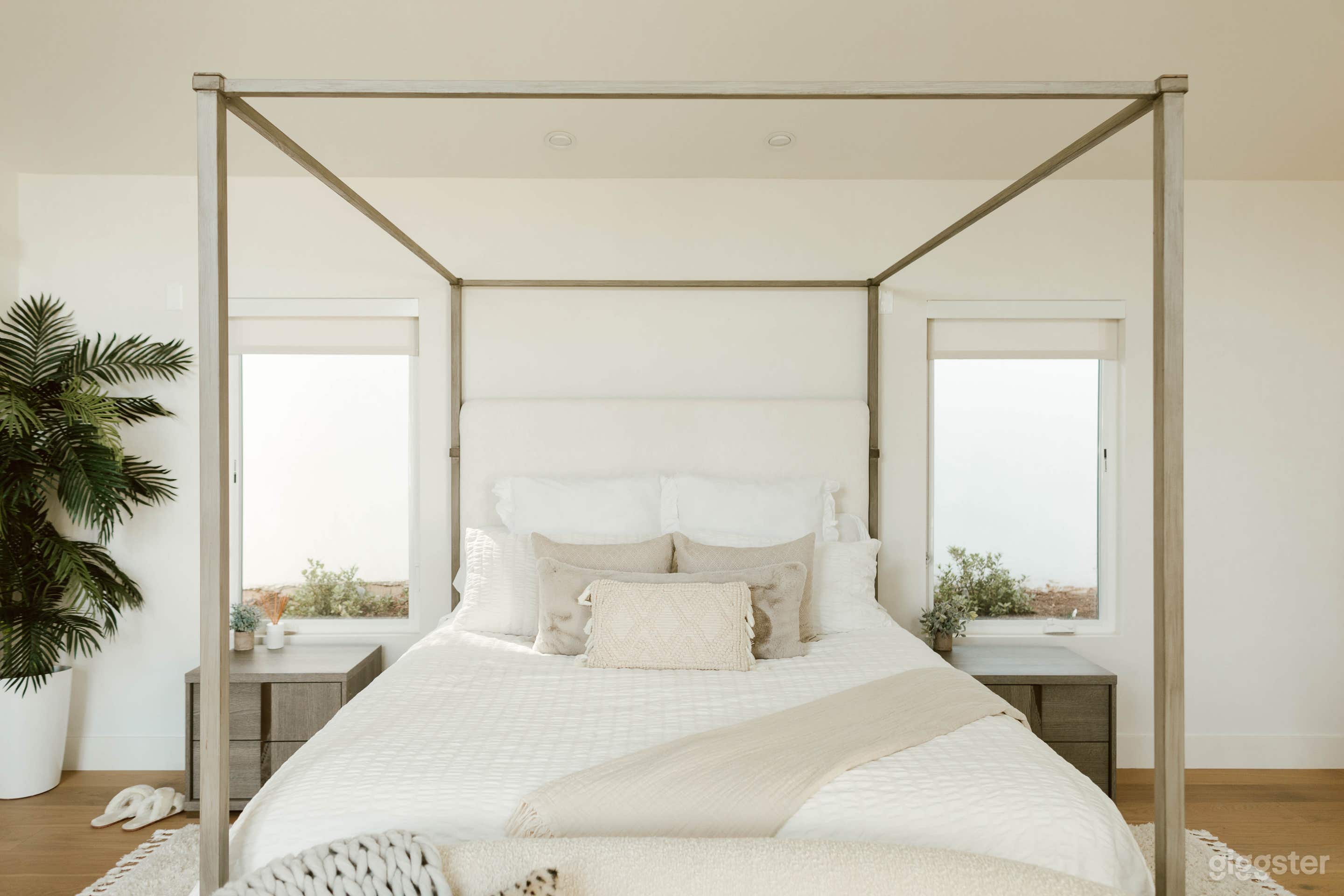 Bright Open-Concept Modern Farmhouse Photo 2