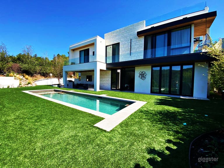  Poolside Oasis with Mountain Views 