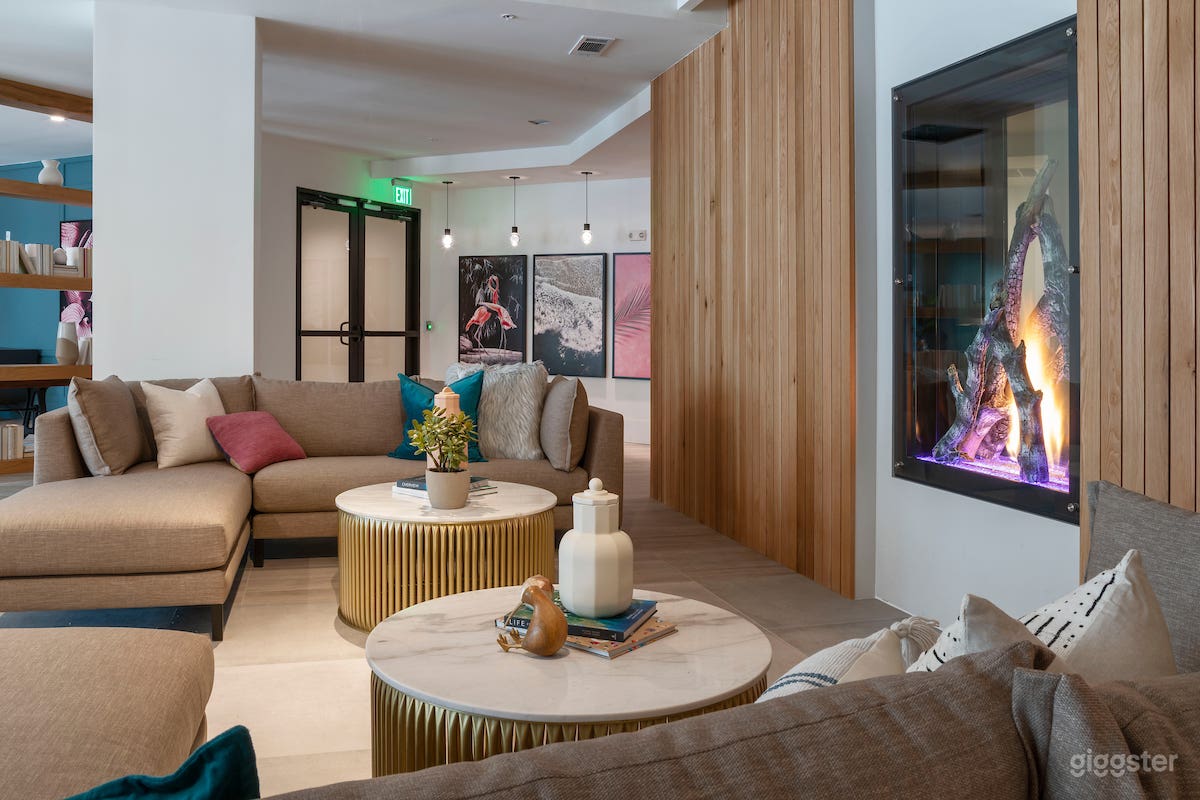 Grand, Expansive Club Room in Orlando Photo 2