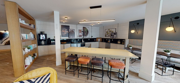  Grand, Expansive Club Room in Orlando 