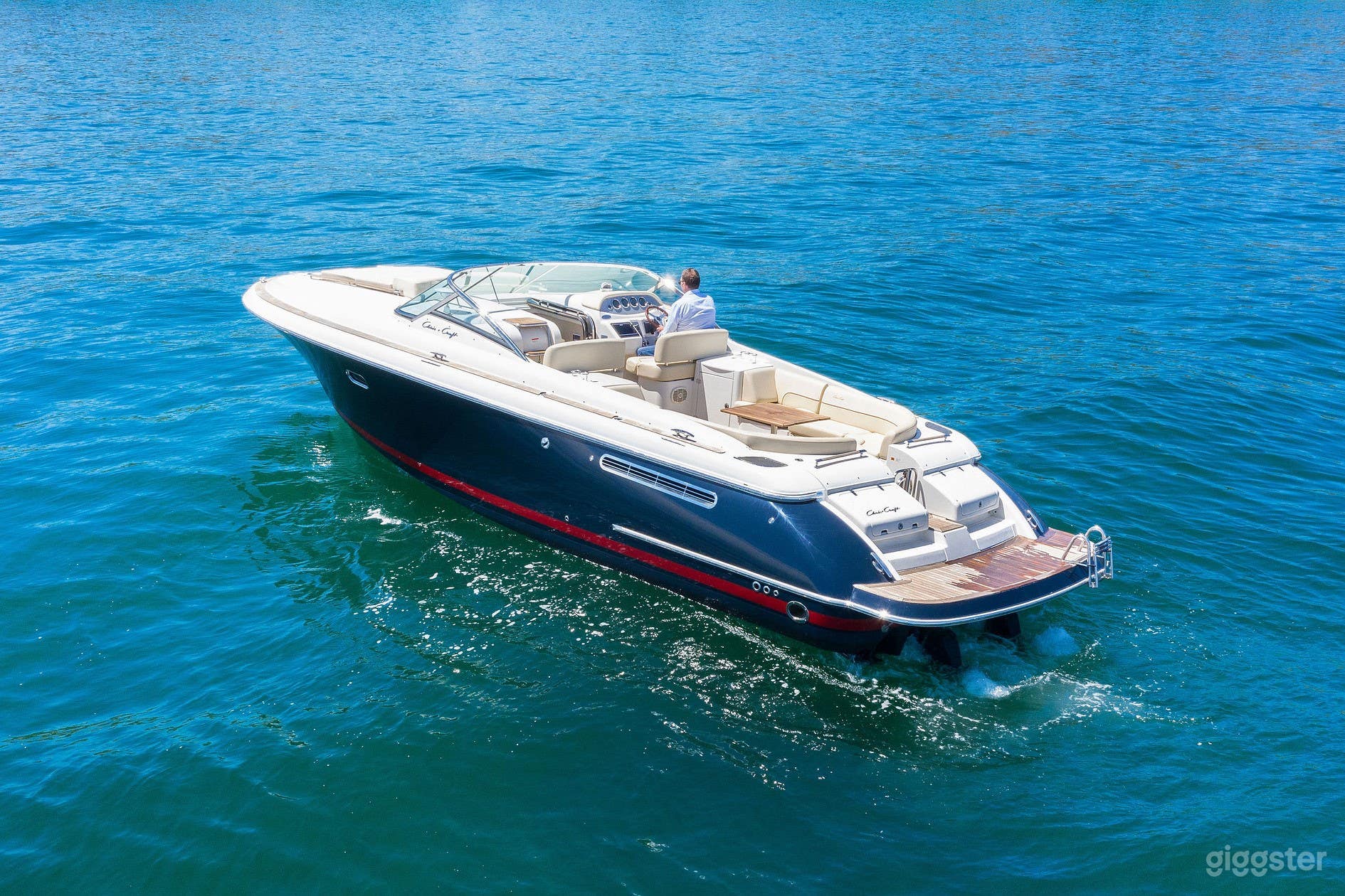 Classic Manhattan Yacht Photo 1