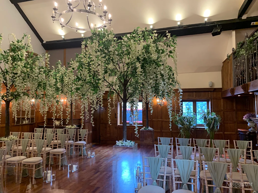 Oak Panelled Hall with Statement Chandelier Photo 1