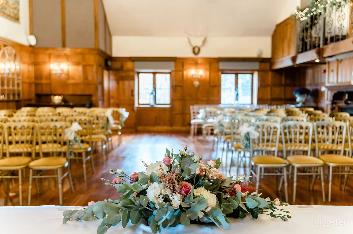 Oak Panelled Hall with Statement Chandelier Photo 3