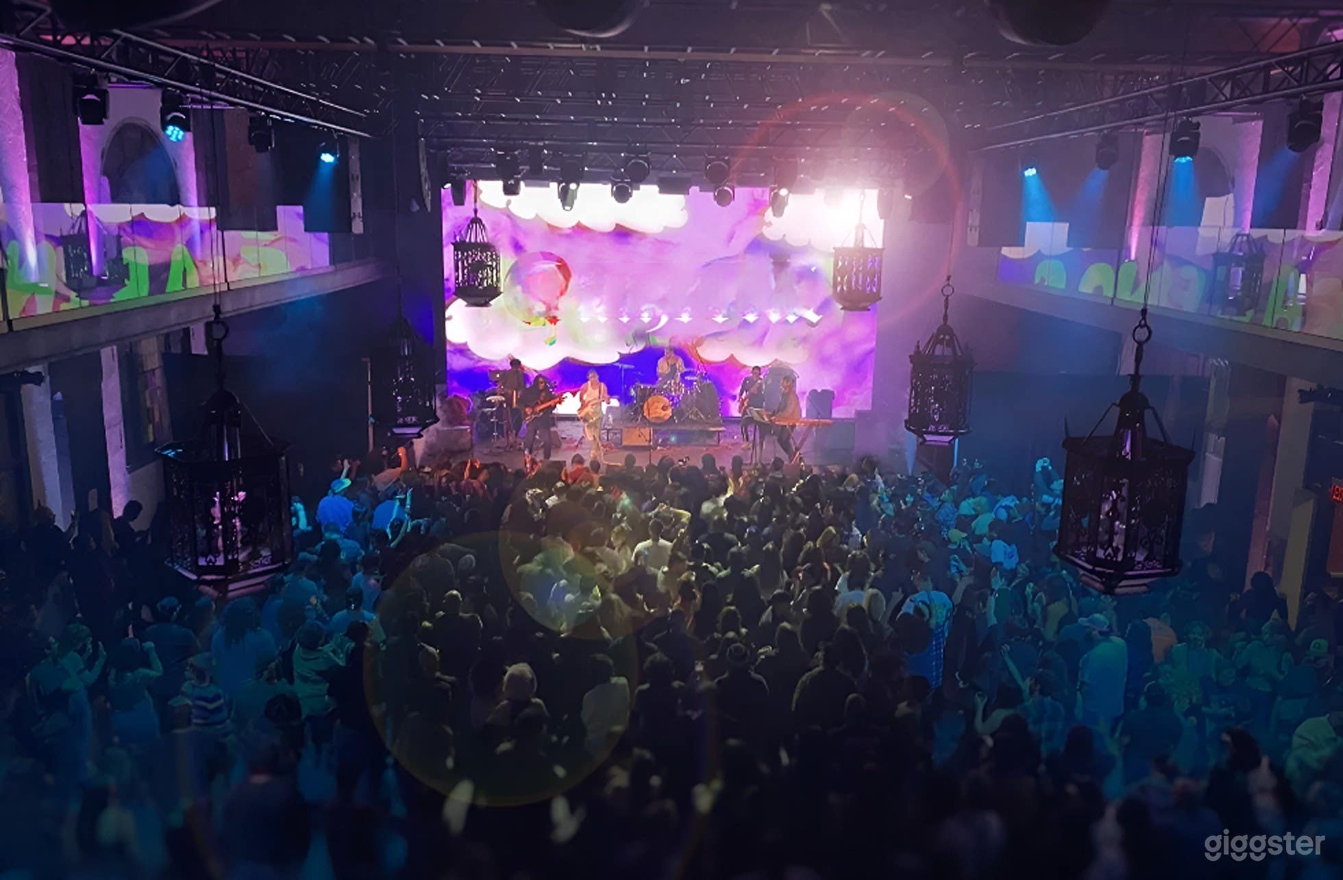 4,500 sq ft Main Hall Photo 1