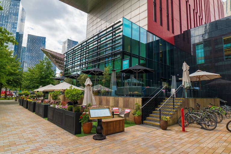  Light, Open Premium Restaurant with Terrace & Curtained Bar 