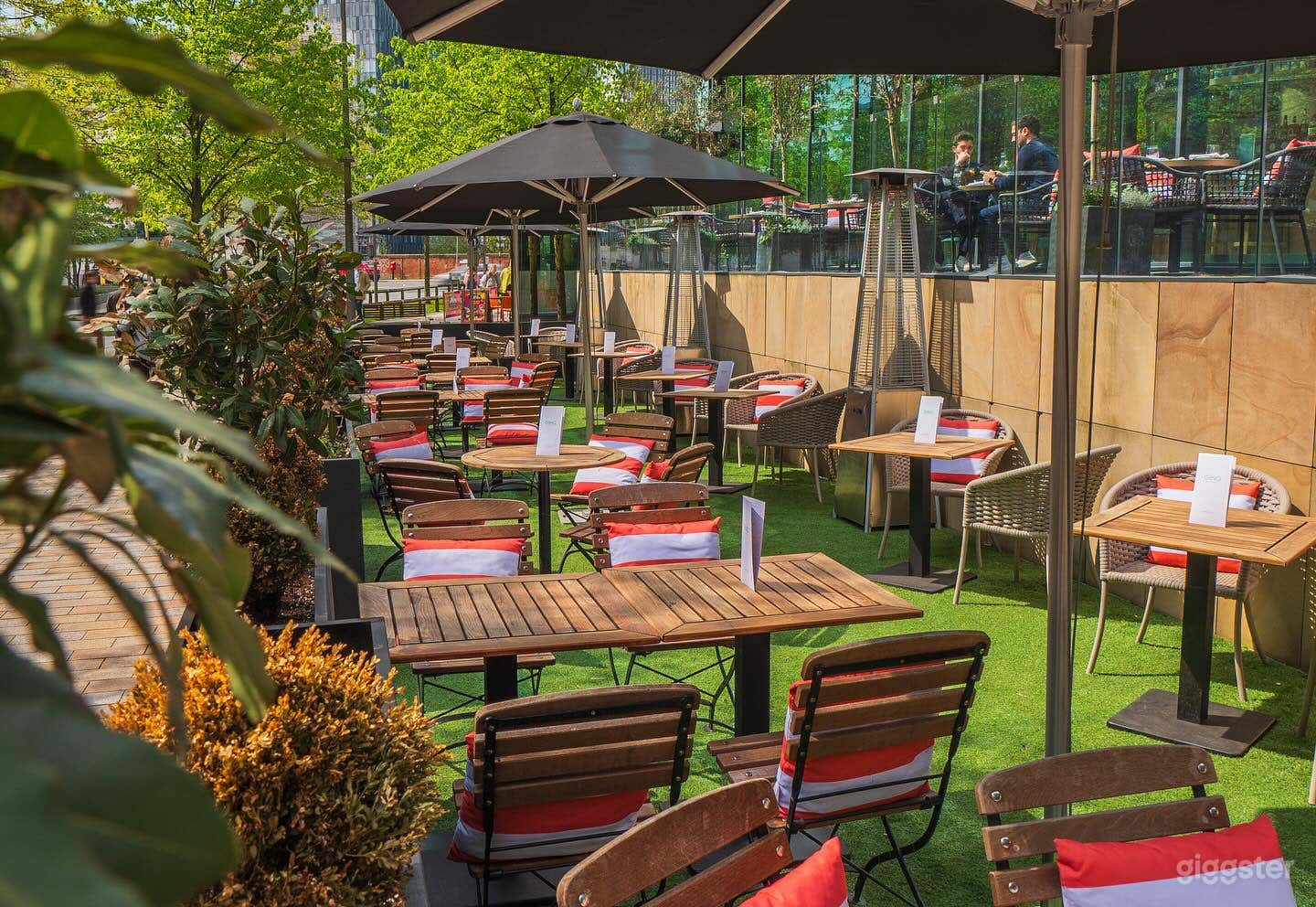 Light, Open Premium Restaurant with Terrace & Curtained Bar Photo 4