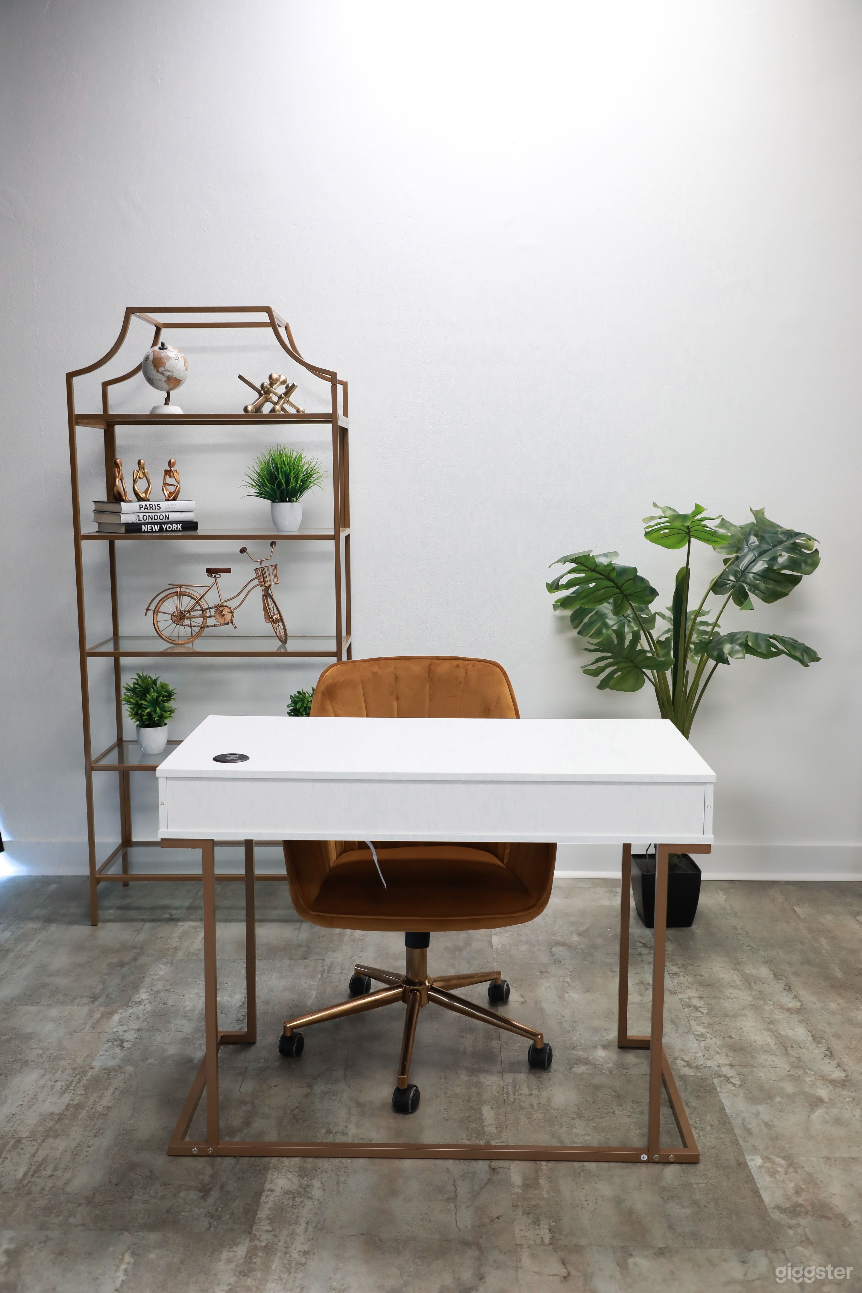 Luxury Lifestyle Photo &amp; Content Creation Studio Photo 2