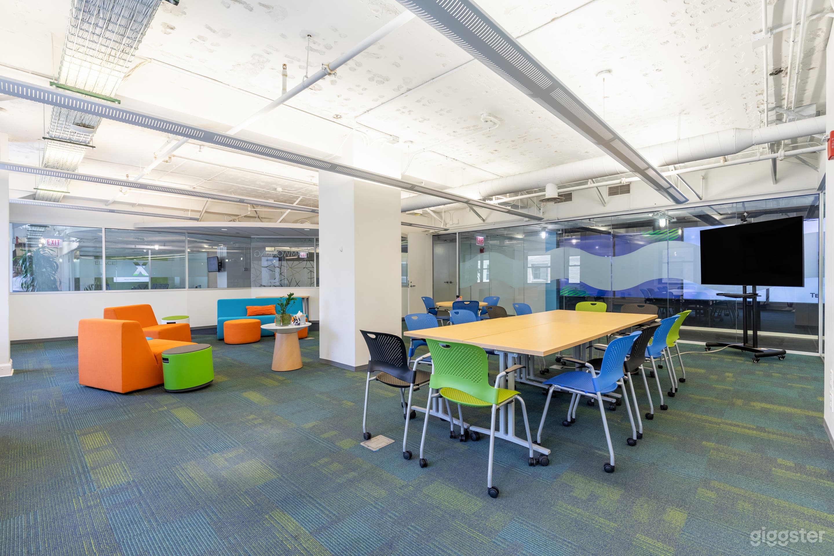 Collaboration Room X Boardroom Style + Flex Space