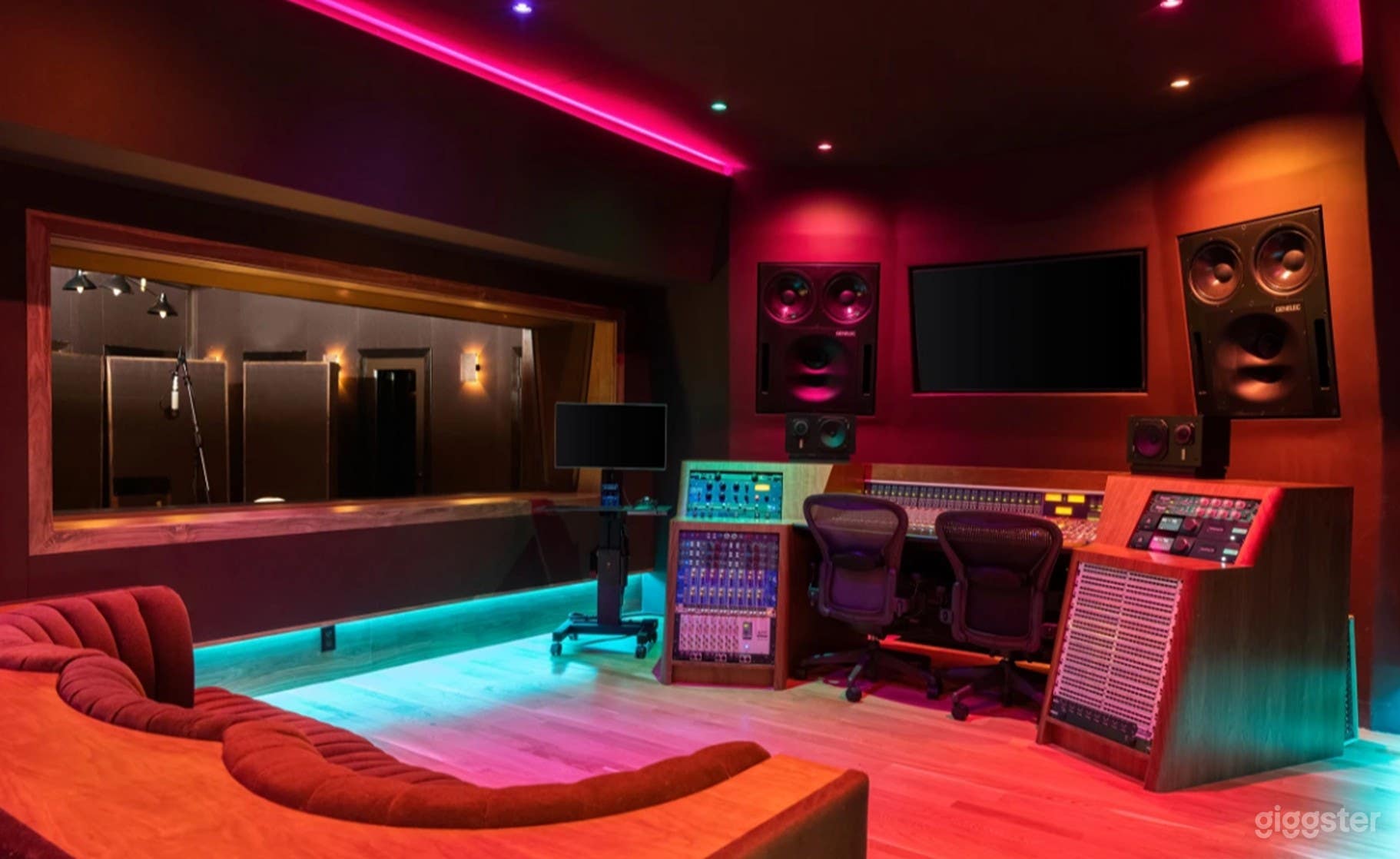 High-End Recording Studio Photo 1
