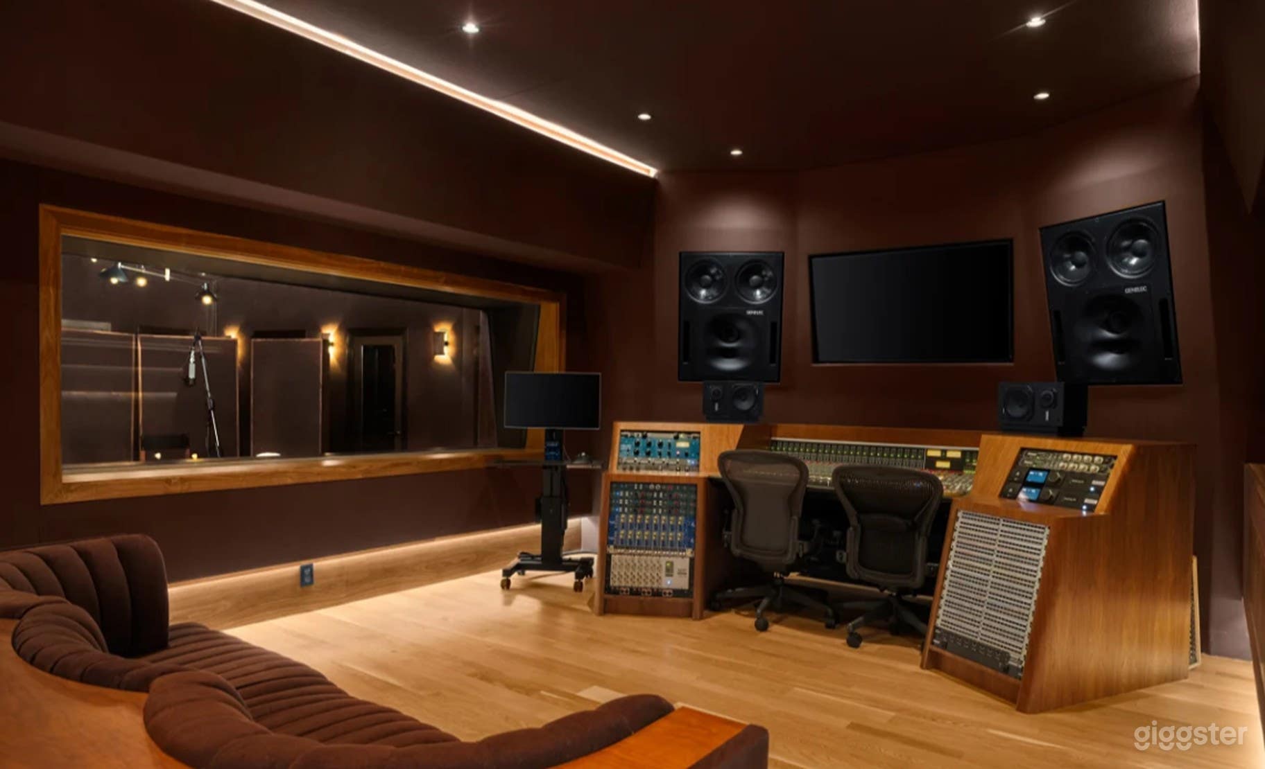 High-End Recording Studio Photo 3