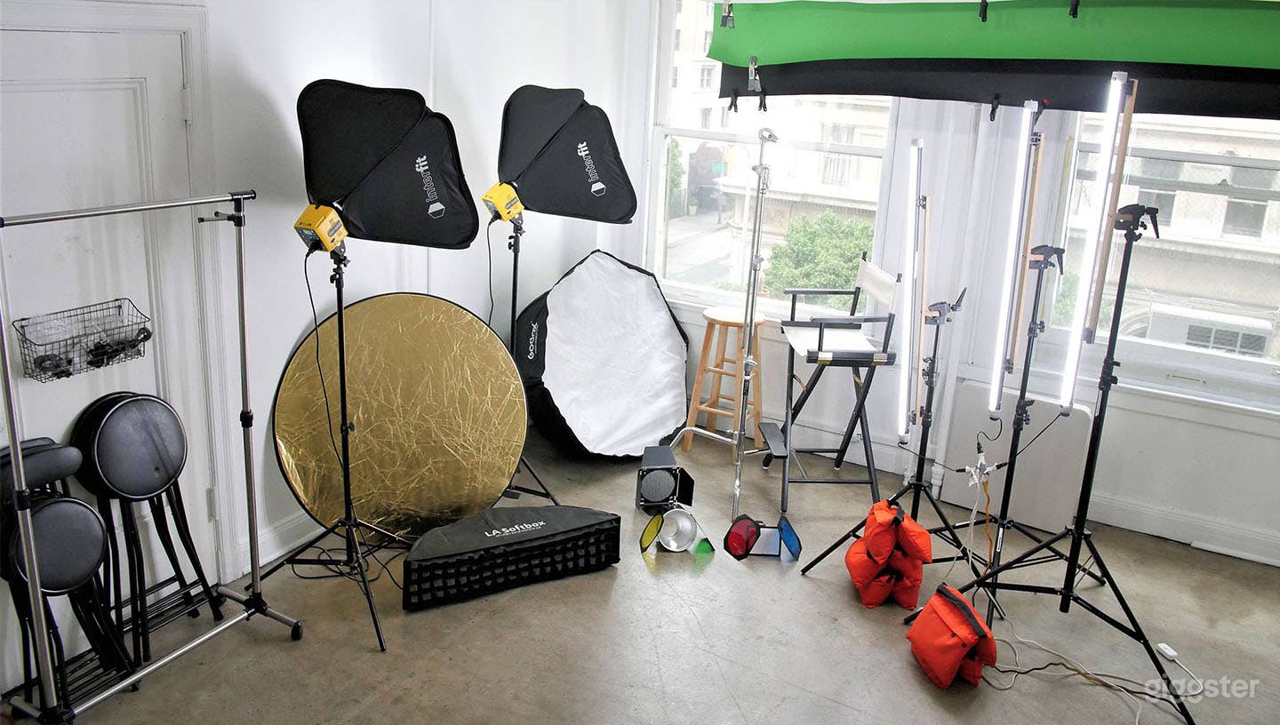 Daylight Photo Studio in DTLA, Includes Equipment Photo 2