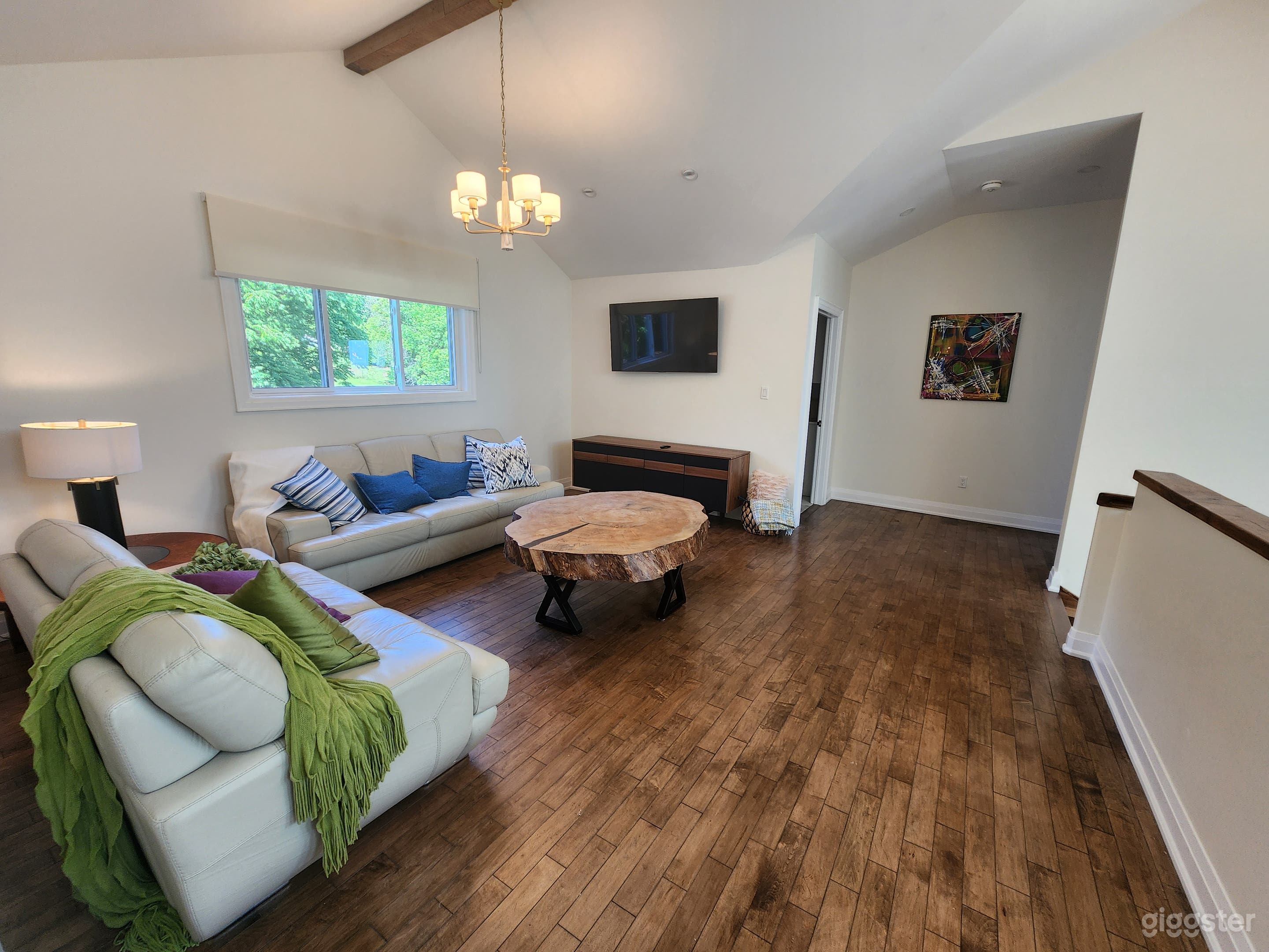 Luxury Retreat in Burlington Photo 3