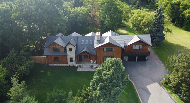  Luxury Retreat in Burlington 