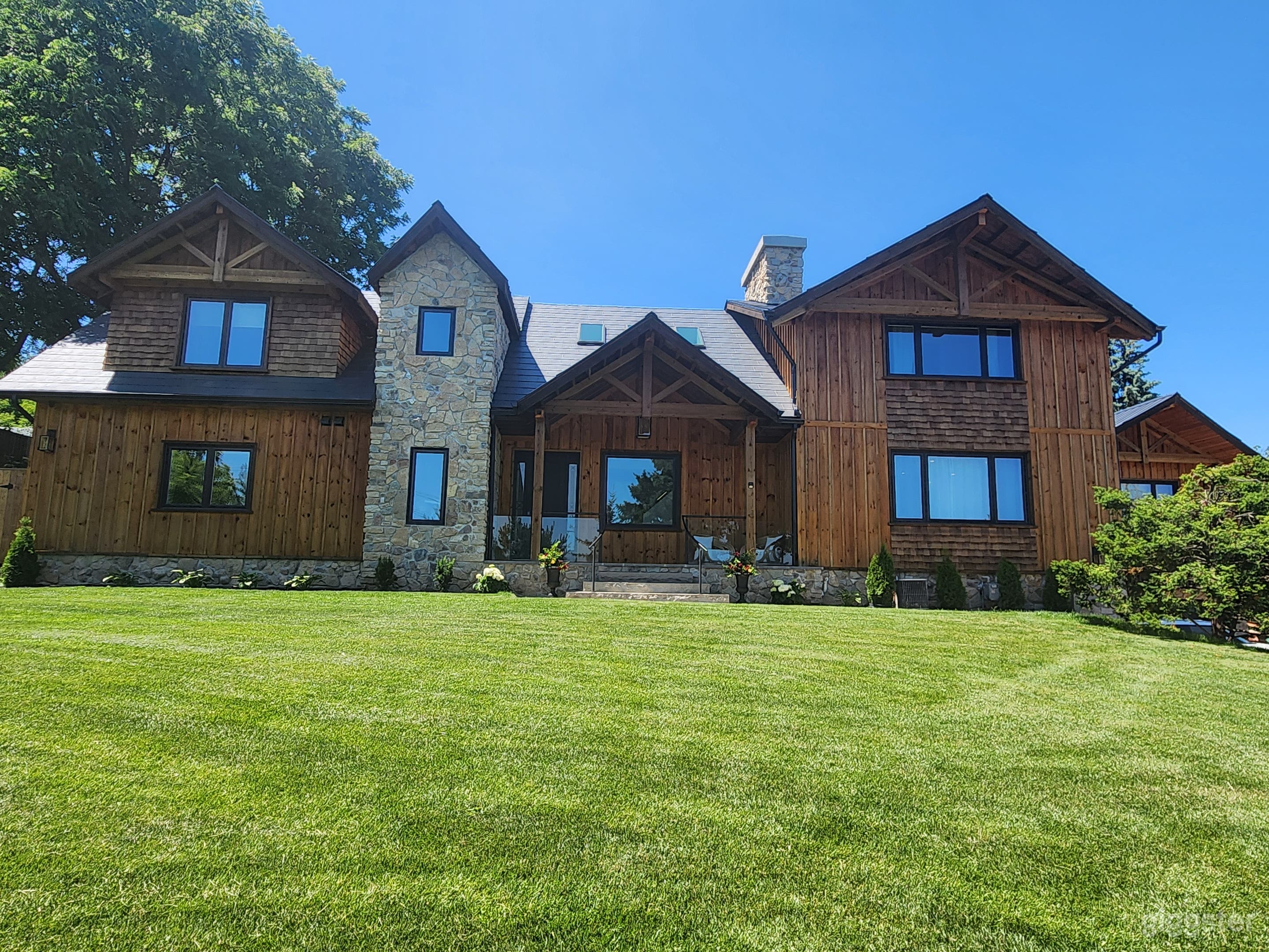 Luxury Retreat in Burlington Photo 2