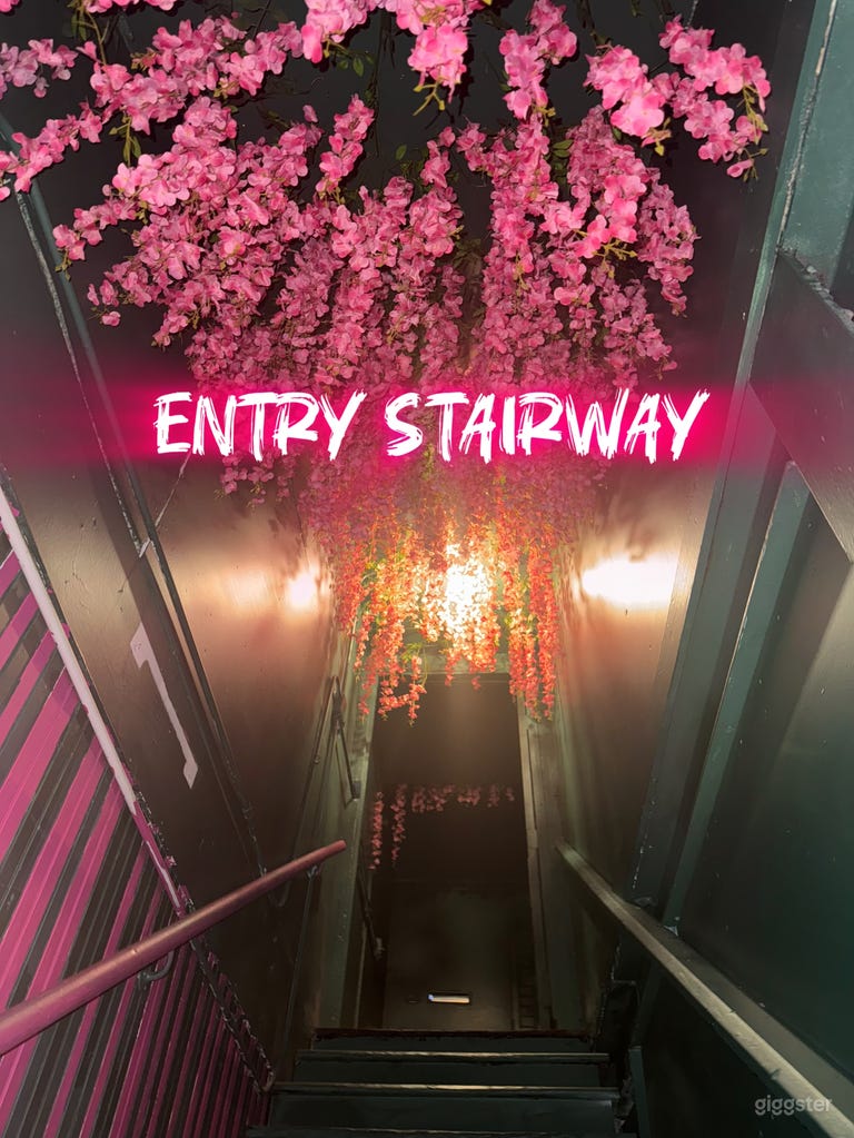  Underground Neon Studio | Intimate Babe Cave 