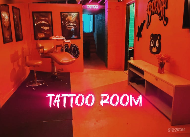  Underground Neon Studio | Intimate Babe Cave 