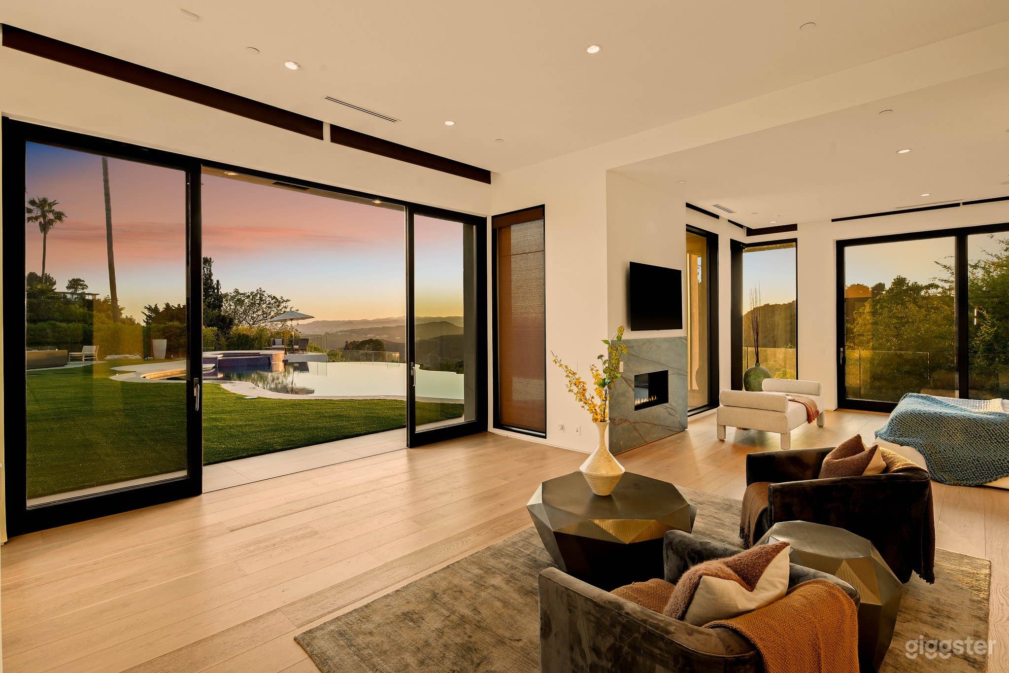 Exclusive Hillside Villa beverly Hills views Photo 3