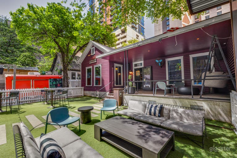 Tu Bar Favorito en Rainey Street 