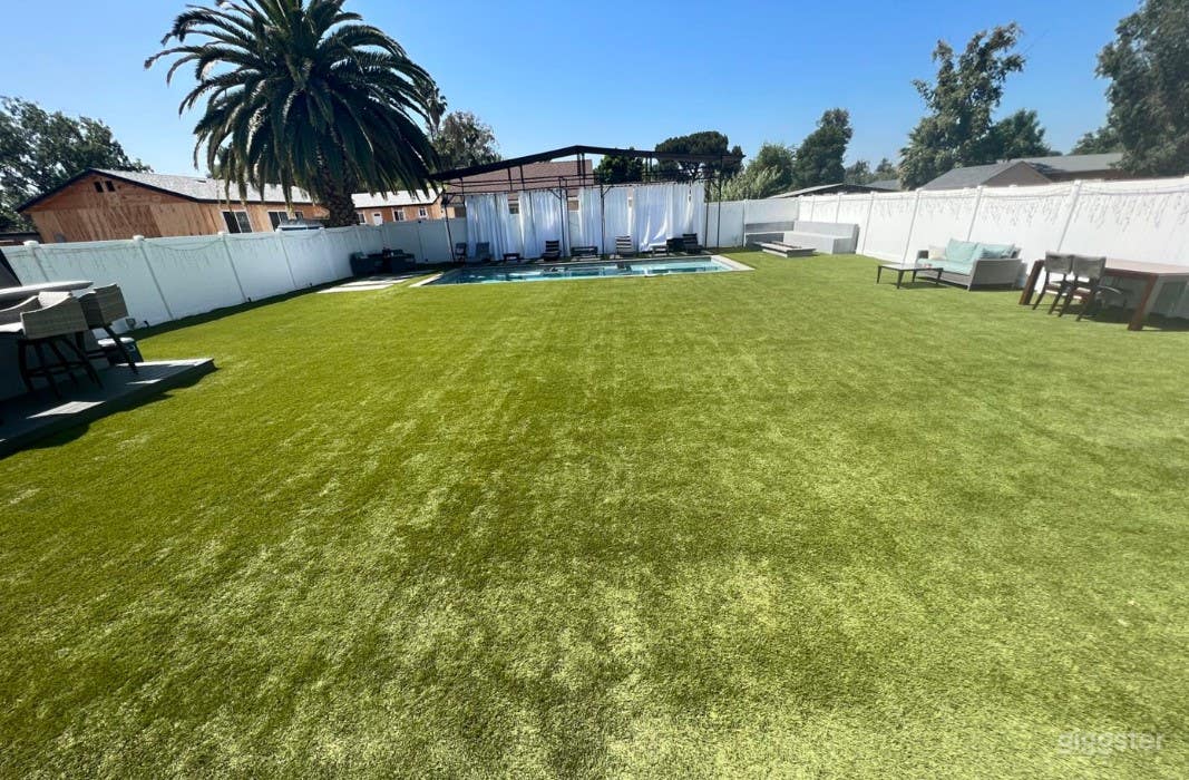  A Beautiful Backyard with Pool for Events Photo 3