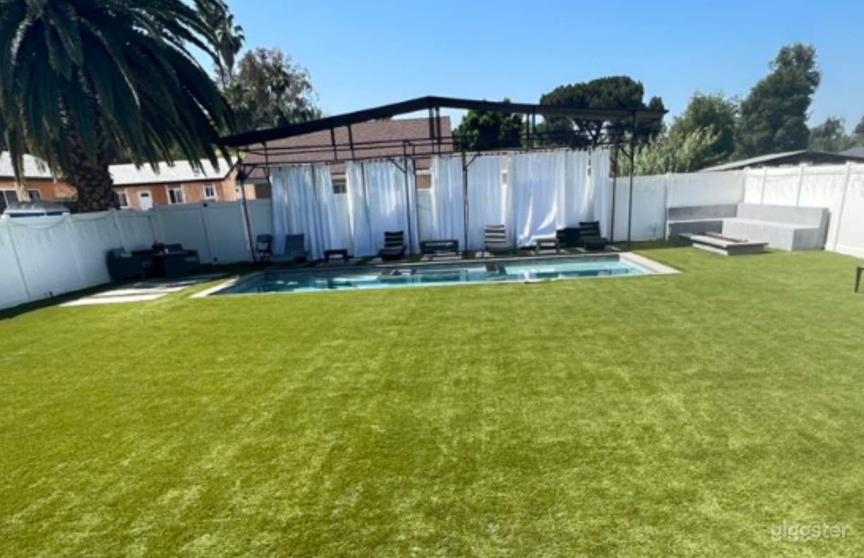  A Beautiful Backyard with Pool for Events Photo 1