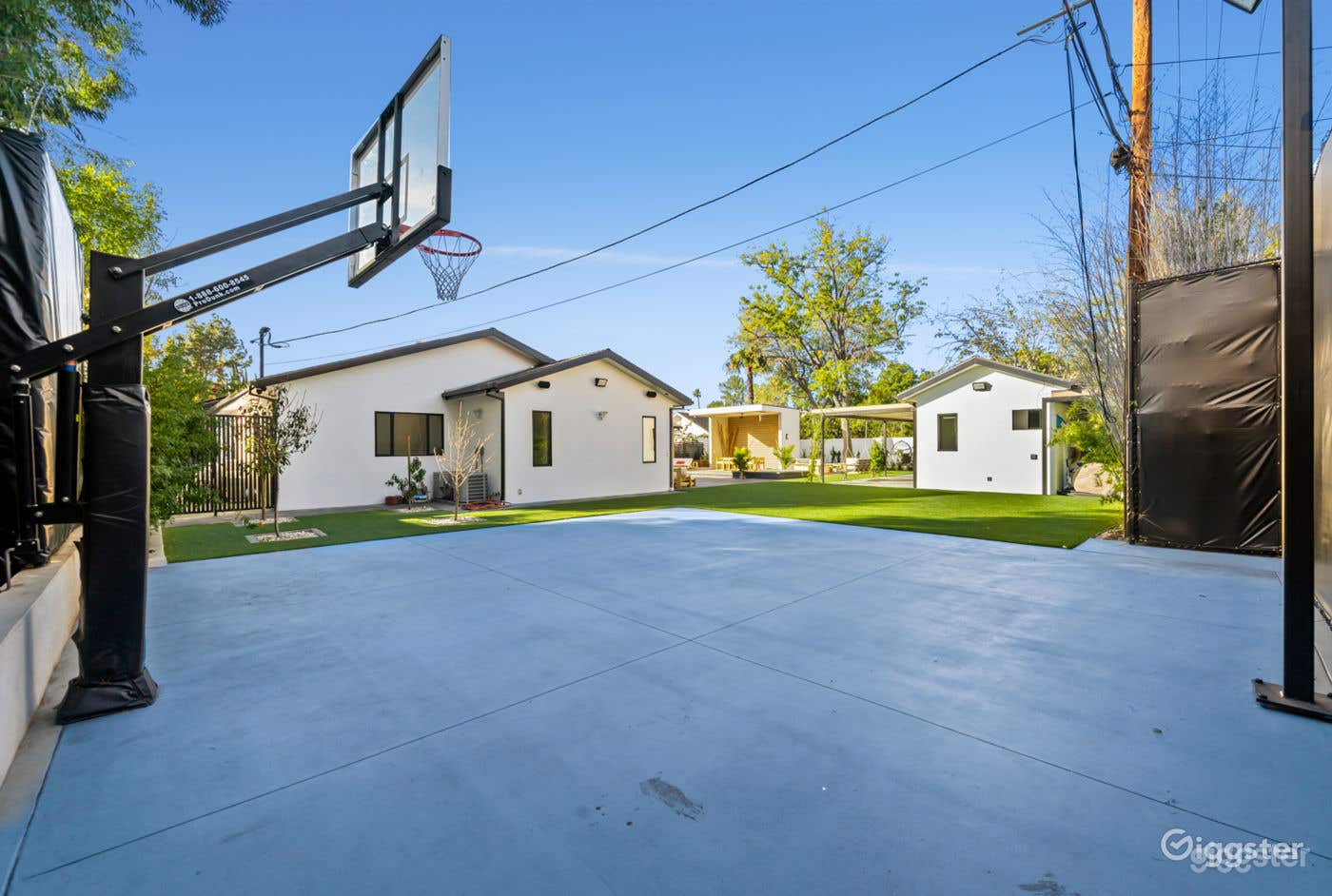 LUXURIOUS MODERN FARMHOUSE | BASKETBALL COURT Photo 1
