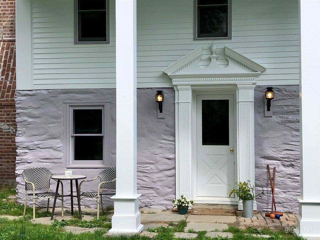 Charming Federal Style Home Photo 3