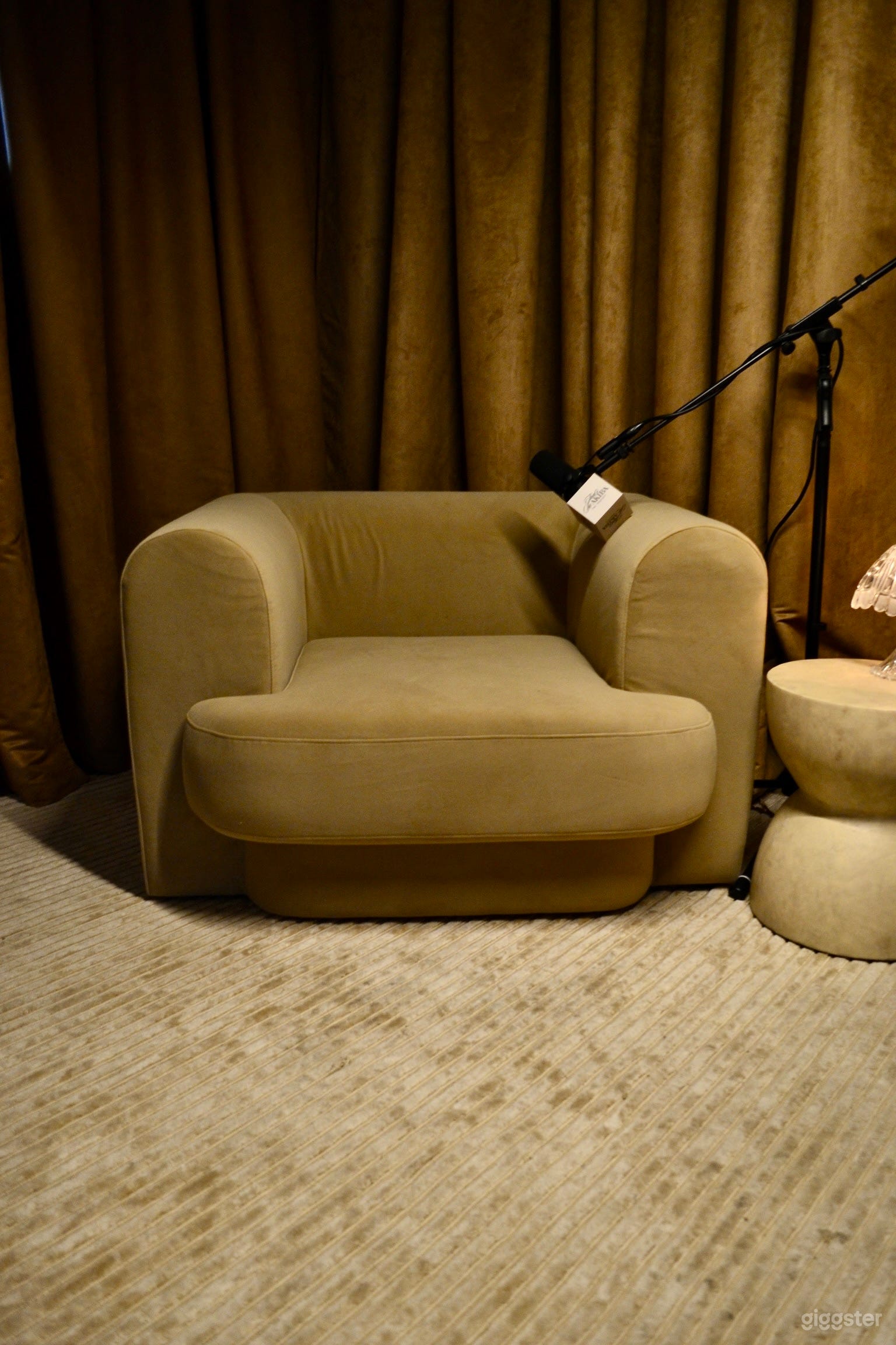 THE PODCAST ROOM - cozy yet elevated Photo 4