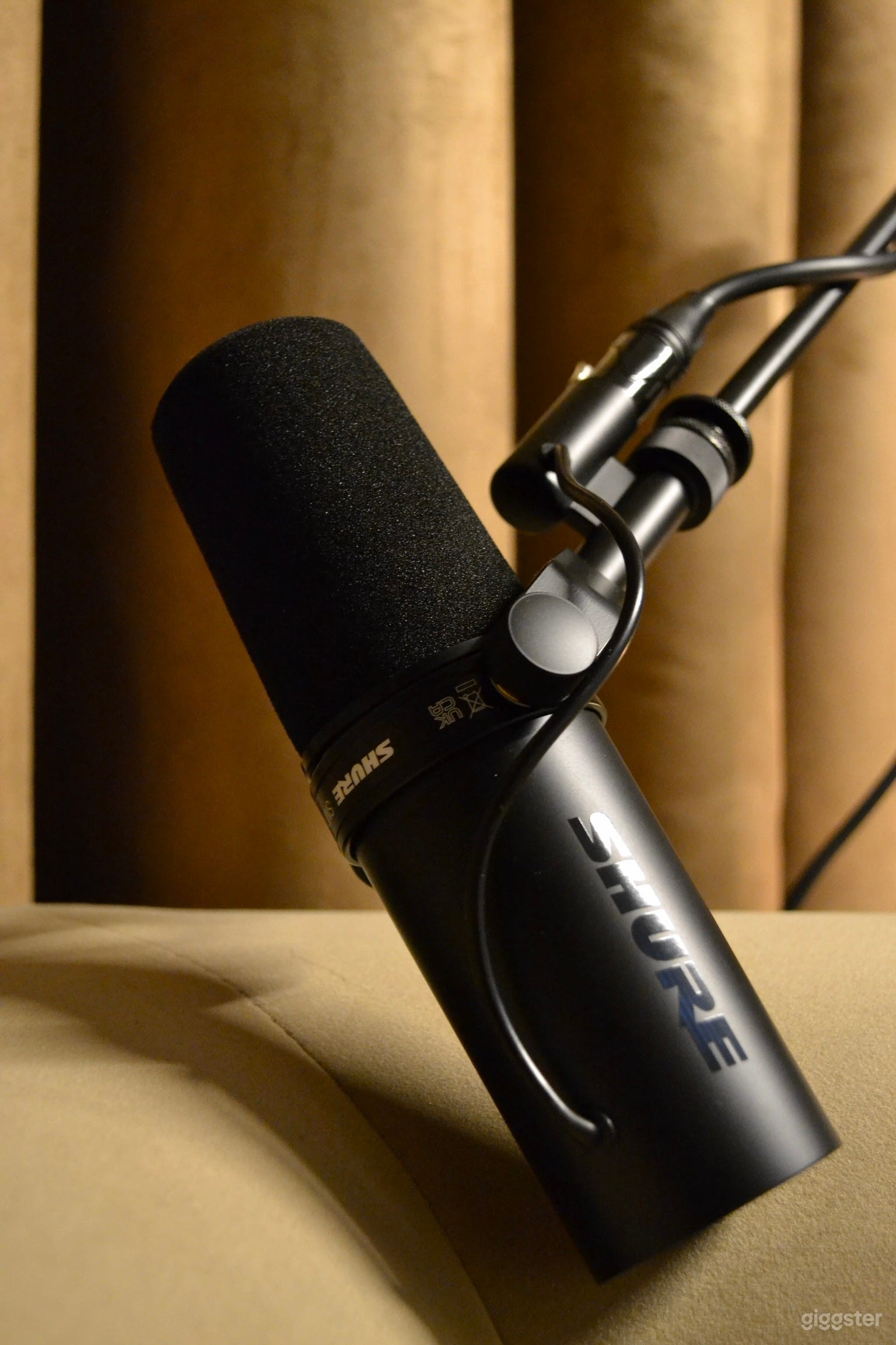 THE PODCAST ROOM - cozy yet elevated Photo 3