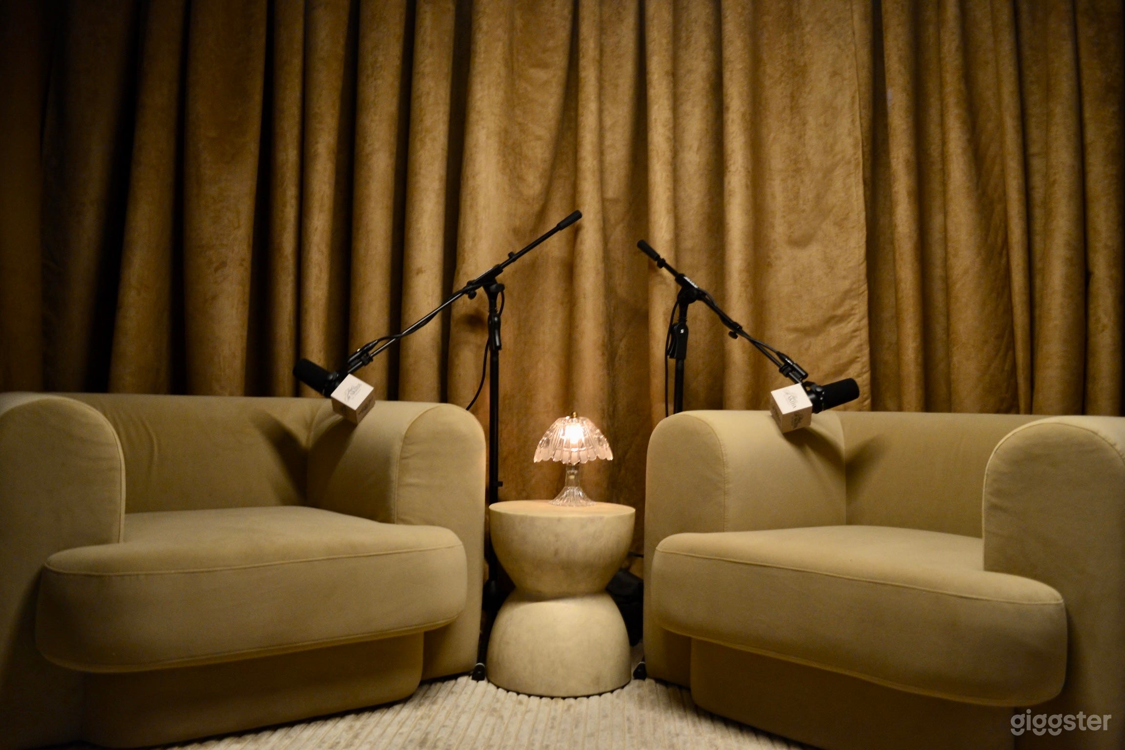 THE PODCAST ROOM - cozy yet elevated Photo 1