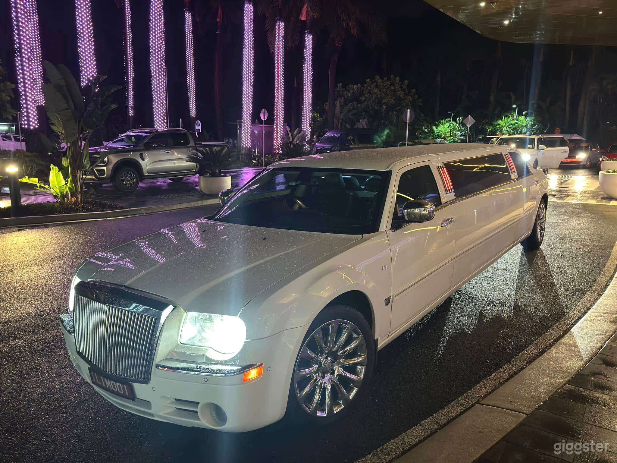 10 Seater Disco Chrysler Stretch Limo Hire Photo 4