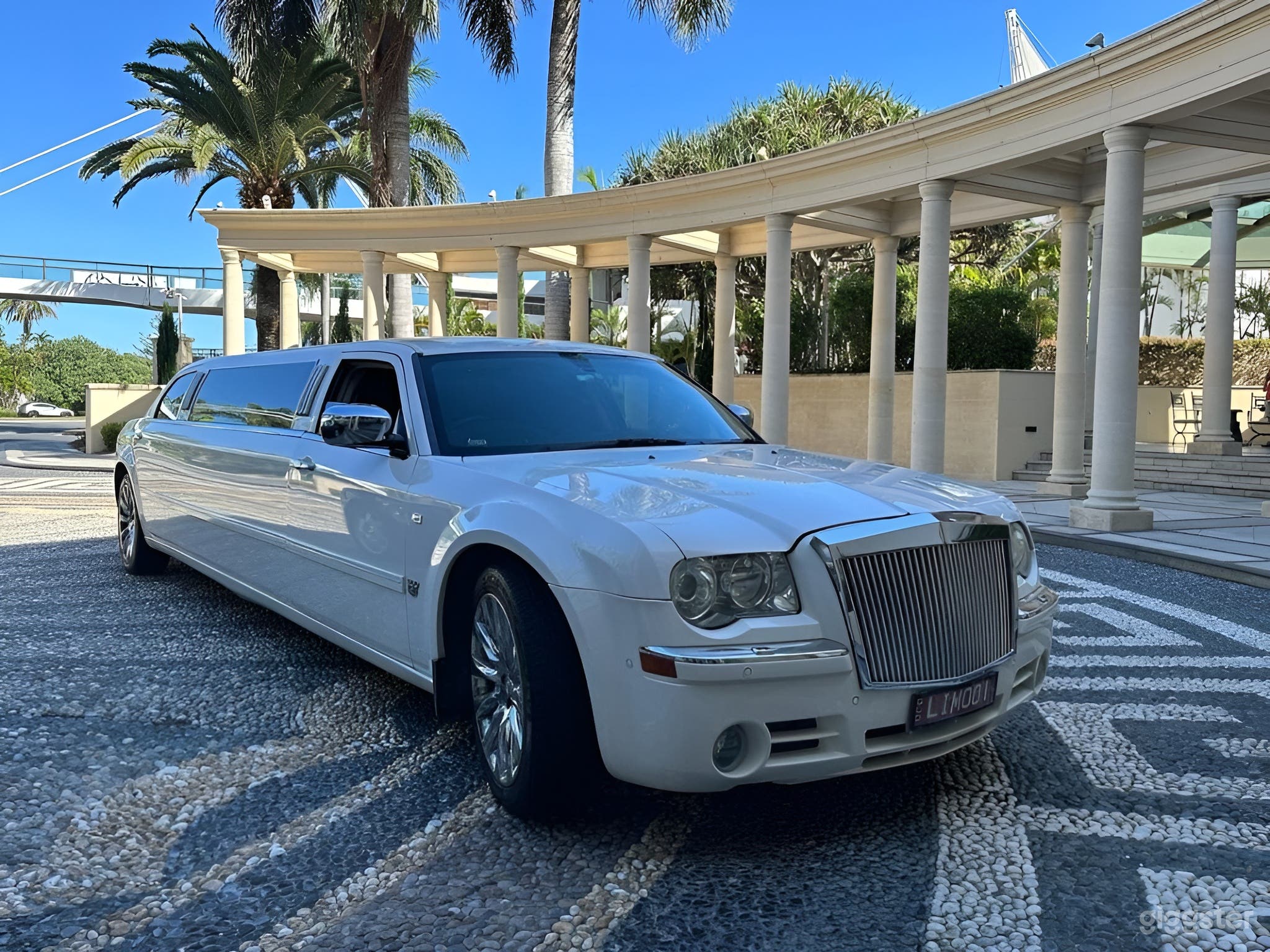 10 Seater Disco Chrysler Stretch Limo Hire Photo 2