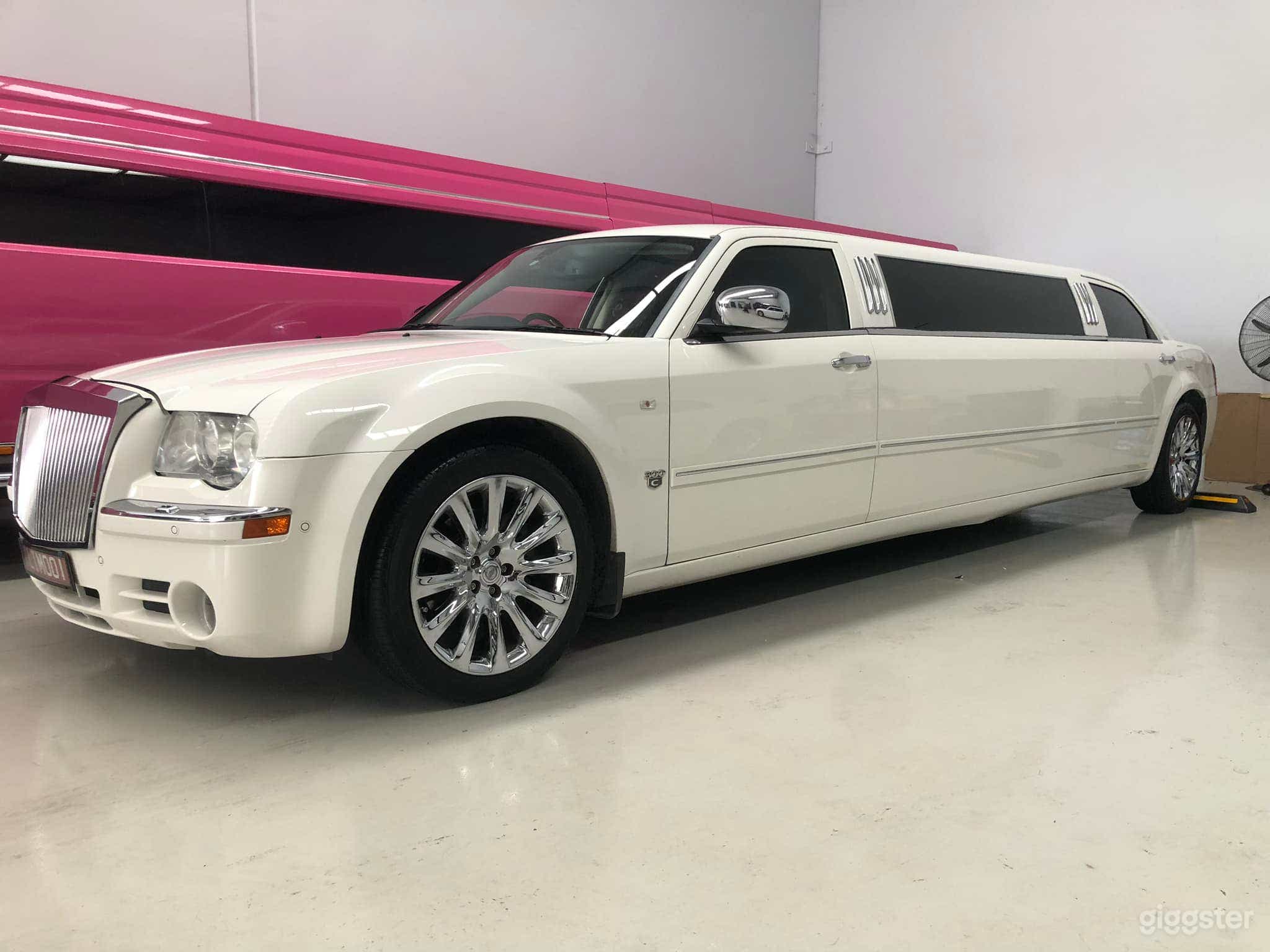 10 Seater Disco Chrysler Stretch Limo Hire Photo 3